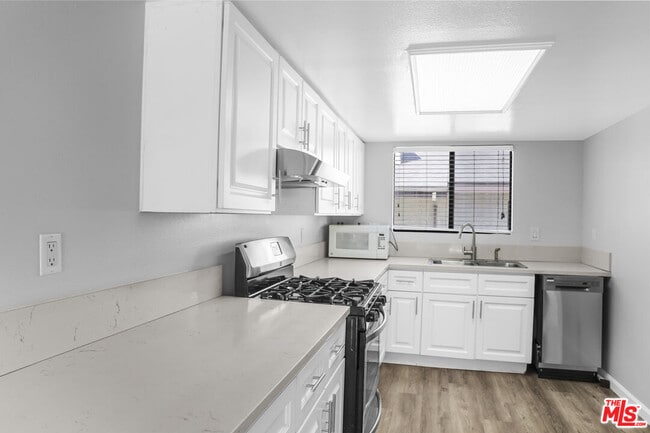620 W Hyde Park Blvd in Inglewood, CA - Building Photo - Building Photo
