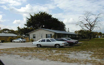 Oak Leaf Park in Lake Worth, FL - Foto de edificio - Building Photo