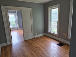 227 Douglas Ave in Kalamazoo, MI - Building Photo - Building Photo