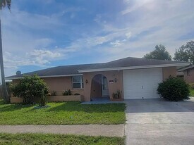 3639 Madison St in New Port Richey, FL - Building Photo