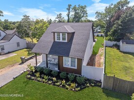 8 Woodrow St in Ocean Township, NJ - Building Photo