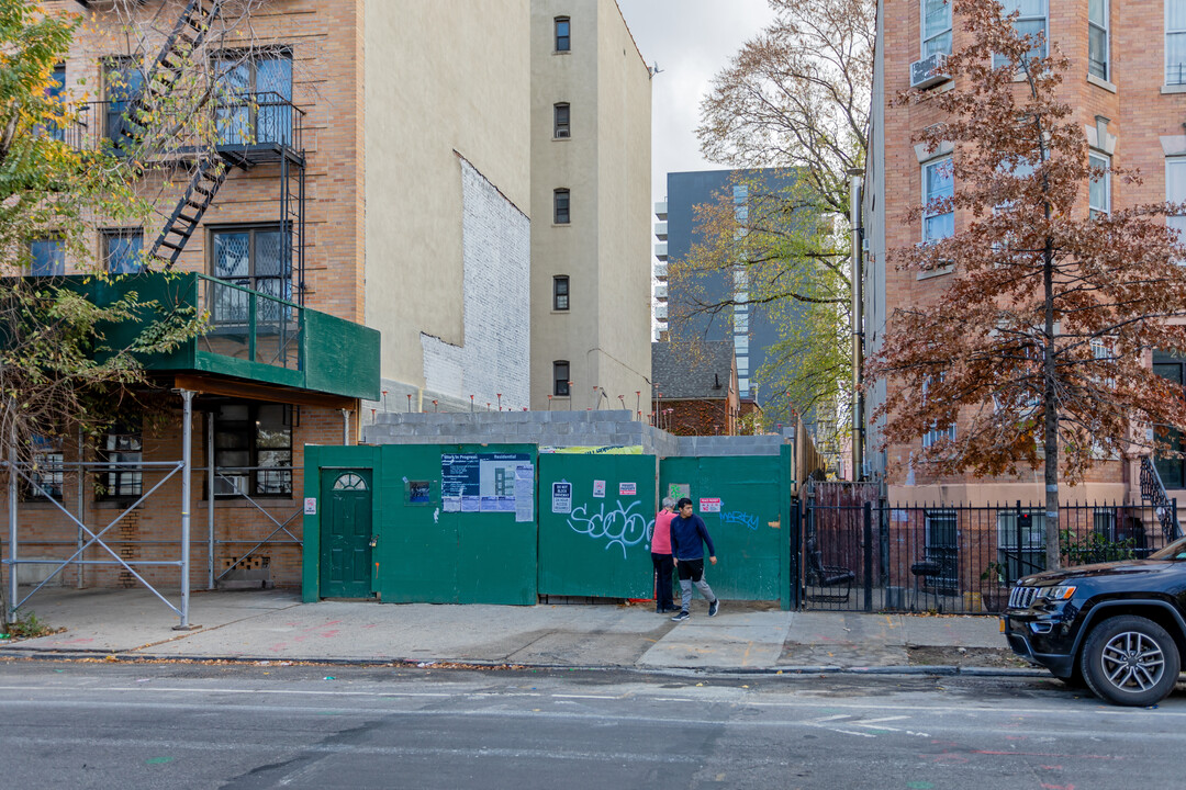 2008 Crotona Ave in Bronx, NY - Foto de edificio