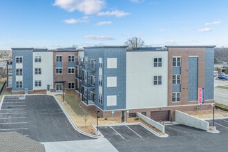 Duet Apartments in Menomonee Falls, WI - Foto de edificio - Building Photo