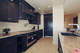 865 Comstock Ave in Los Angeles, CA - Building Photo - Building Photo