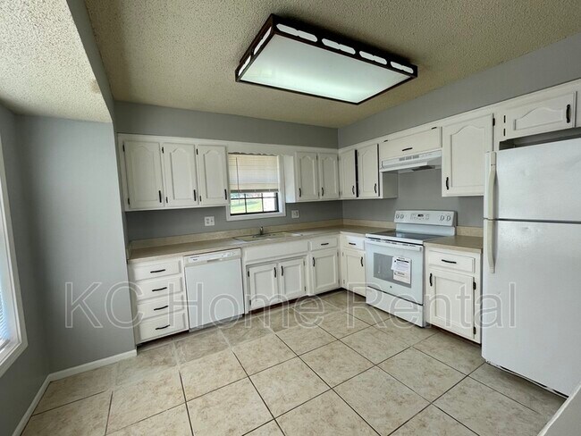 8939 Armstrong Ave photo'