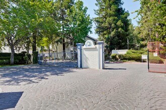 978 Summerplace Dr in San Jose, CA - Building Photo - Building Photo