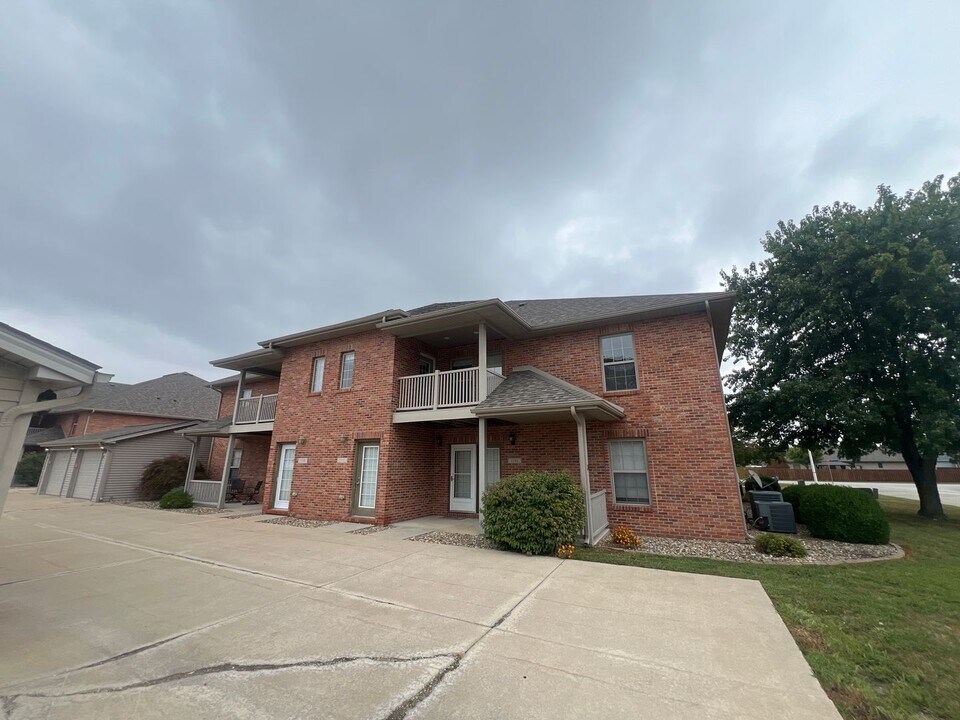 1779 Bilbridge Ln in Chatham, IL - Building Photo