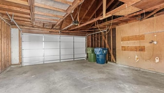 8747 Canby Ave, Unit Room 2 in Northridge, CA - Building Photo