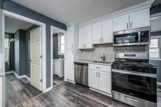 1668 Litchfield Tpke, Unit 2nd Fl in Woodbridge, CT - Building Photo - Building Photo