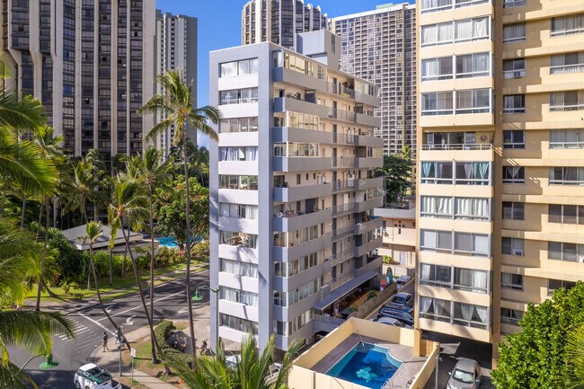 Ala Wai East in Honolulu, HI - Building Photo - Building Photo