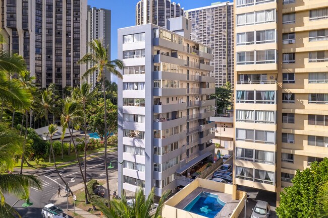 Ala Wai East in Honolulu, HI - Building Photo - Building Photo