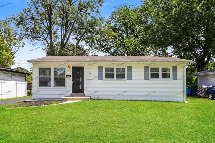 1730 Mark Twain Dr in Florissant, MO - Building Photo