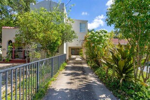1045 NE 131st St in North Miami, FL - Building Photo