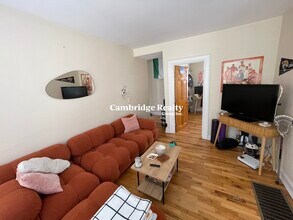 119 Pine St, Unit 1A in Cambridge, MA - Building Photo - Building Photo