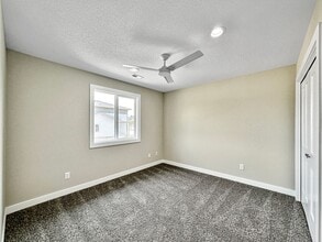 9137 Calvin Dr in West Des Moines, IA - Building Photo - Building Photo