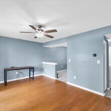 610A English Creek Ct in Champaign, IL - Building Photo - Building Photo