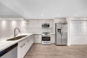 800 E Cypress Ln in Pompano Beach, FL - Building Photo - Building Photo