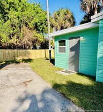 4160 NE Indian River Dr in Jensen Beach, FL - Building Photo - Building Photo
