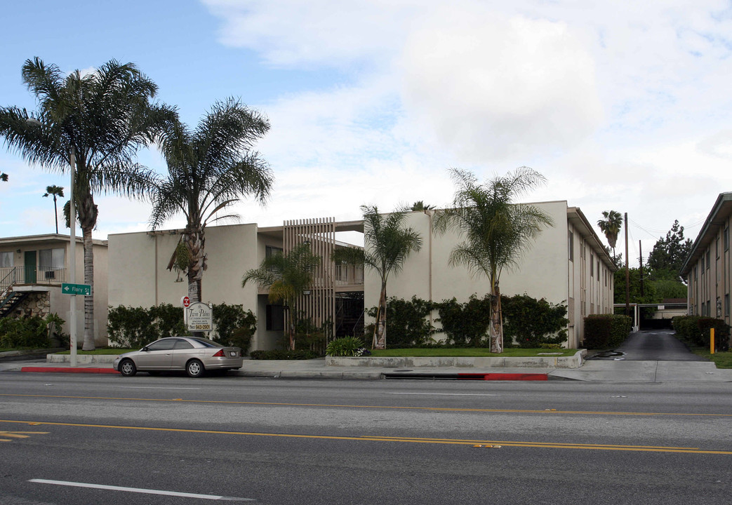 7325 Norwalk Blvd in Whittier, CA - Building Photo