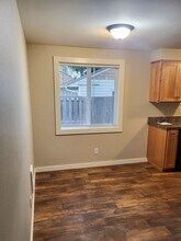 145-195 Churchdale Ave N in Keizer, OR - Building Photo - Building Photo