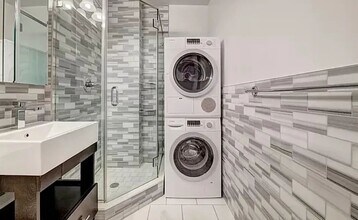 410 E 13th St in New York, NY - Building Photo - Building Photo
