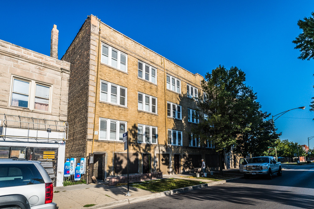 400-08 S Laramie Ave in Chicago, IL - Building Photo