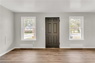 441 E 250th St in Euclid, OH - Building Photo - Building Photo