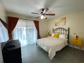 11941 S Della Ln, Unit Room 4 in Garden Grove, CA - Building Photo