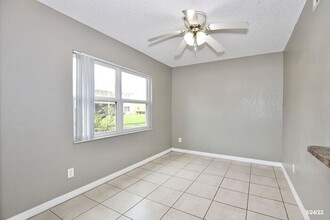 9934 Turf Way-Unit -Apt 2 in Orlando, FL - Building Photo - Building Photo