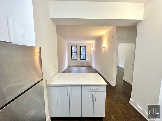 WEST 22 STREET, Unit 3T in New York, NY - Building Photo - Building Photo