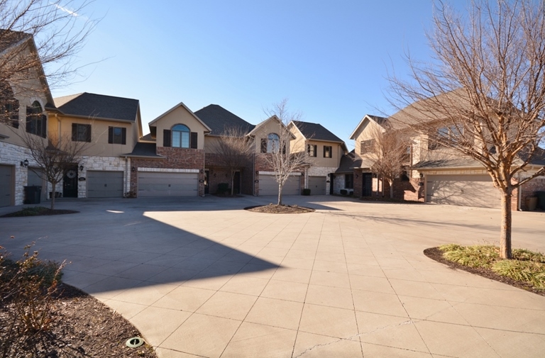 Everest Townhomes at The Peaks in Rogers, AR - Building Photo