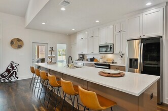 401 W Brookside Dr in Bryan, TX - Building Photo - Building Photo