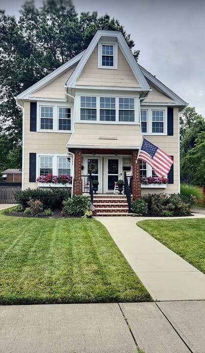 3161 Goldengate Ave in Rocky River, OH - Building Photo