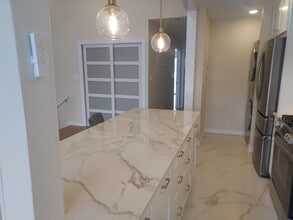 239-70B Oak Park Dr, Unit B in Queens, NY - Foto de edificio - Building Photo