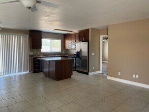 8755 W Royal Palm Rd in Peoria, AZ - Building Photo - Building Photo