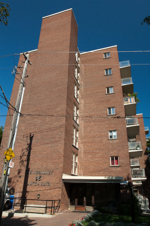 Lawton Apartments in Toronto, ON - Building Photo