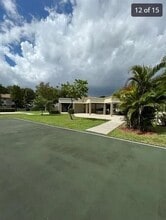701 Gardens Dr, Unit 205 in Pompano Beach, FL - Foto de edificio - Building Photo