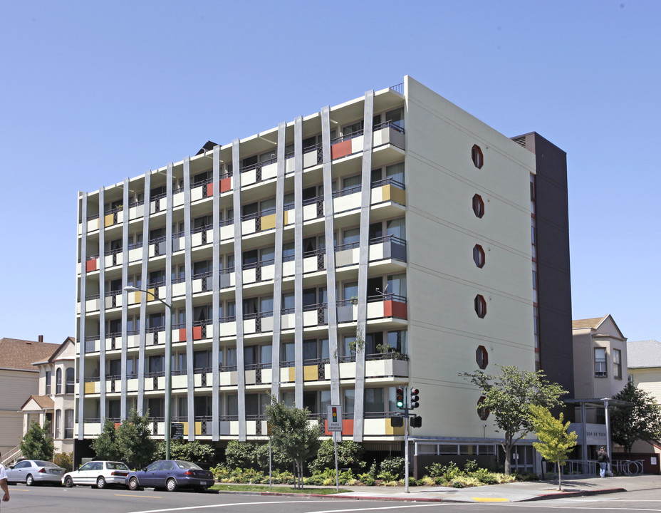 Doh On Yuen Apartments in Oakland, CA - Building Photo