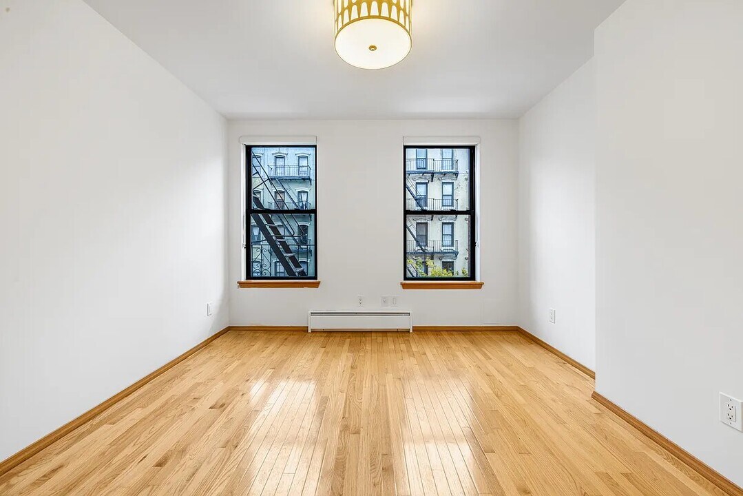 100 St Marks Pl in New York, NY - Building Photo