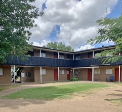 St. James Place in Denison, TX - Building Photo - Building Photo