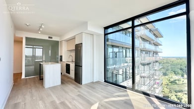 86 Dundas St E in Mississauga, ON - Building Photo - Building Photo