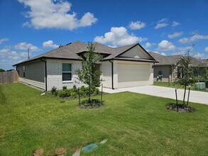 311 Abbey Ln in Lockhart, TX - Building Photo - Building Photo