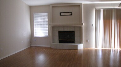 8615 Blue Heron Dr in Bakersfield, CA - Building Photo - Building Photo