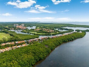 6151 Paradise Point Dr in Palmetto Bay, FL - Building Photo - Building Photo