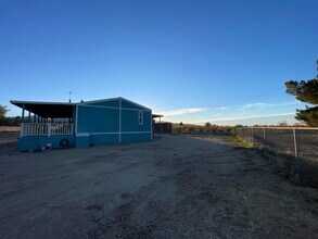 11024 Johnson Rd in Phelan, CA - Building Photo - Building Photo