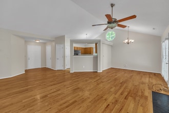 106 London Plain Ct in Cary, NC - Foto de edificio - Building Photo