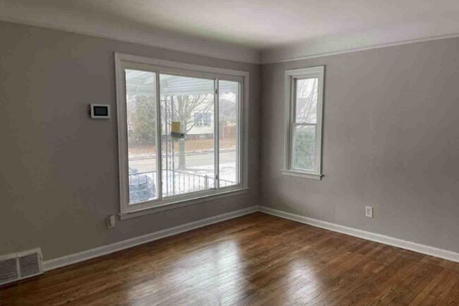19309 Fairway Ave in Maple Heights, OH - Building Photo - Building Photo