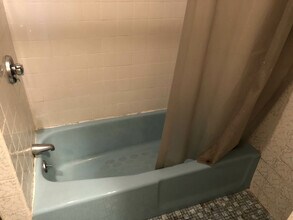 1906 Beacon St, Unit 1F in Brookline, MA - Building Photo - Building Photo