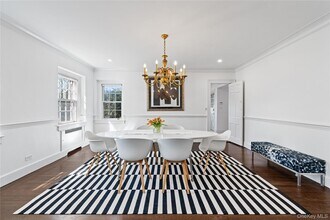 7 Axtell Dr in Scarsdale, NY - Building Photo - Building Photo