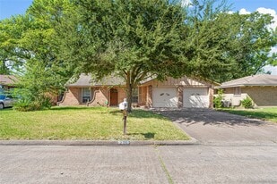 9319 Jaywood St in Houston, TX - Building Photo